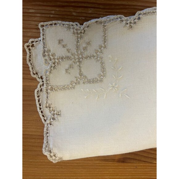 Vintage Linen Cocktail/Dinner Embroidered Open Work Napkin Lace Tatted Edge - Picture 2 of 4